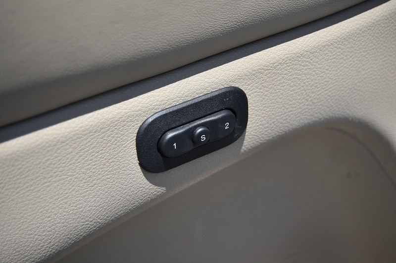 Jeep Grand Cherokee Vehicle Image 09