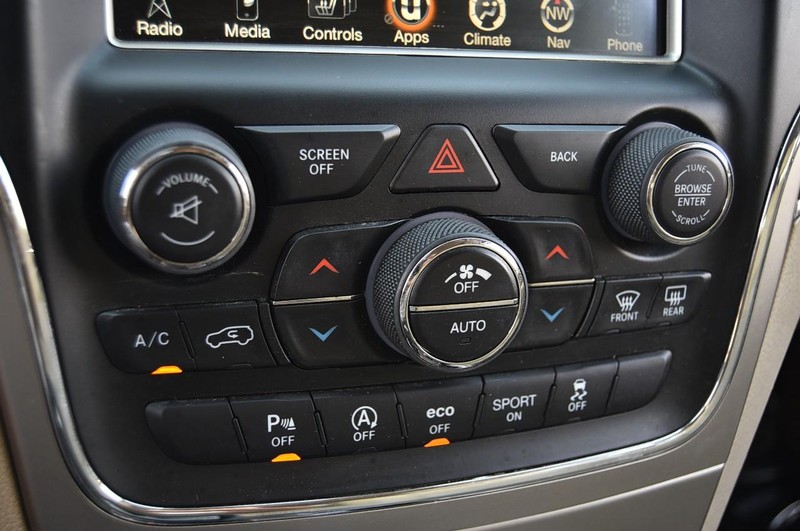 Jeep Grand Cherokee Vehicle Image 15