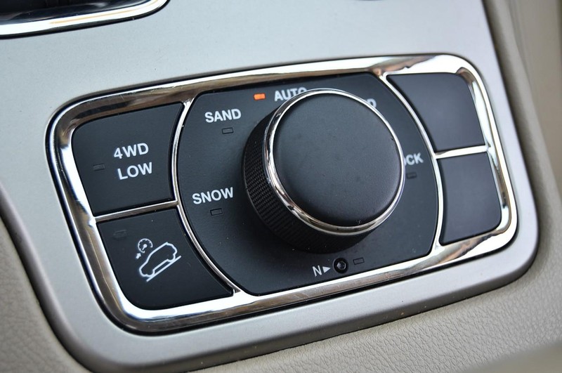Jeep Grand Cherokee Vehicle Image 17