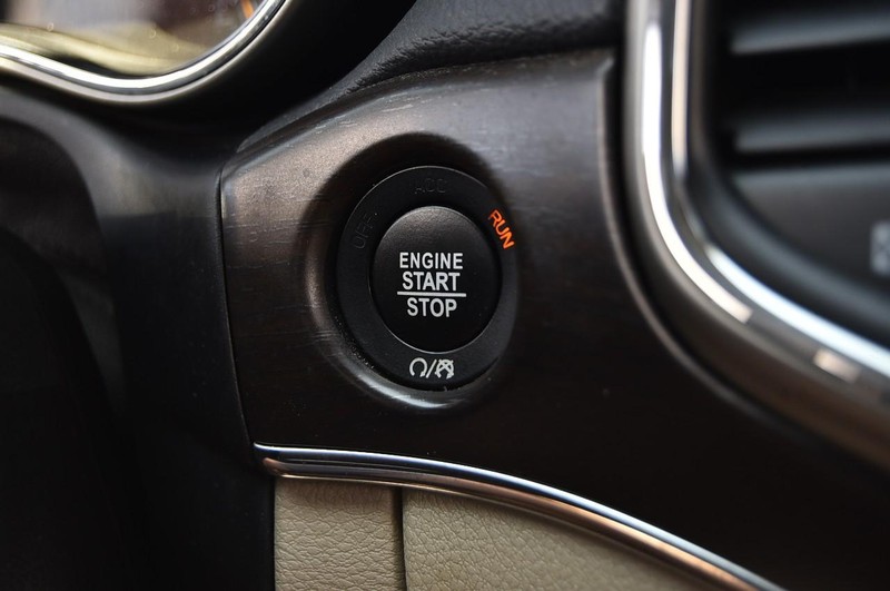 Jeep Grand Cherokee Vehicle Image 18