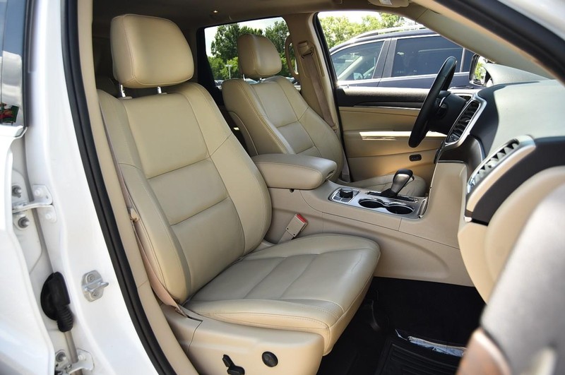 Jeep Grand Cherokee Vehicle Image 21