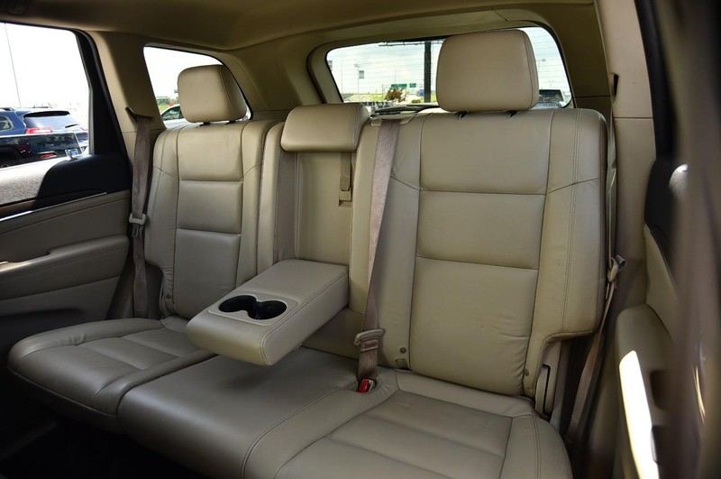 Jeep Grand Cherokee Vehicle Image 23