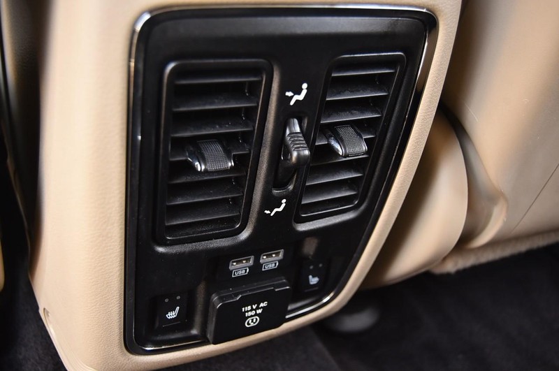 Jeep Grand Cherokee Vehicle Image 24