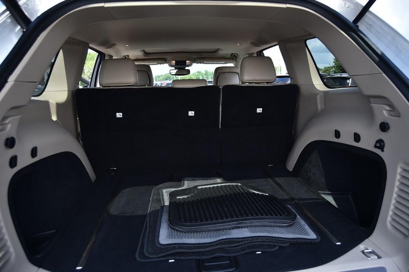 Jeep Grand Cherokee Vehicle Image 25