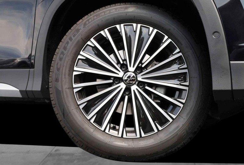 Volkswagen Tiguan Vehicle Image 03
