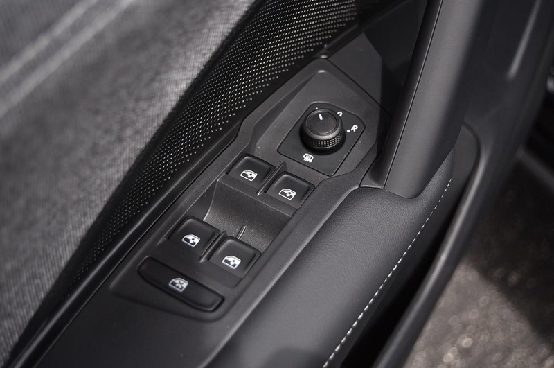 Volkswagen Tiguan Vehicle Image 08