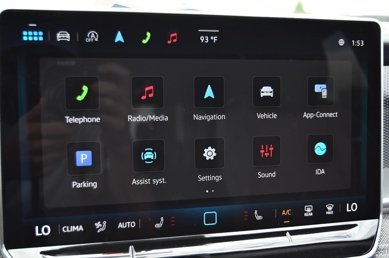 Volkswagen Tiguan Vehicle Image 13
