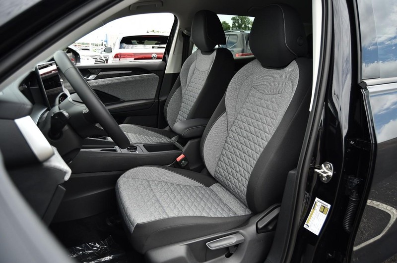 Volkswagen Tiguan Vehicle Image 16