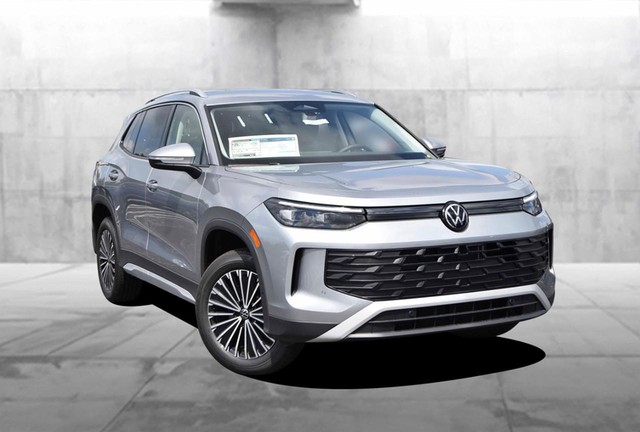 Volkswagen Tiguan Vehicle Image 02