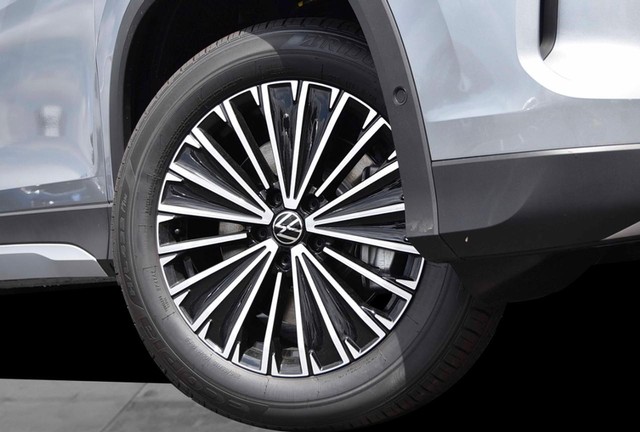 Volkswagen Tiguan Vehicle Image 03