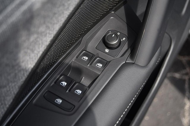 Volkswagen Tiguan Vehicle Image 08