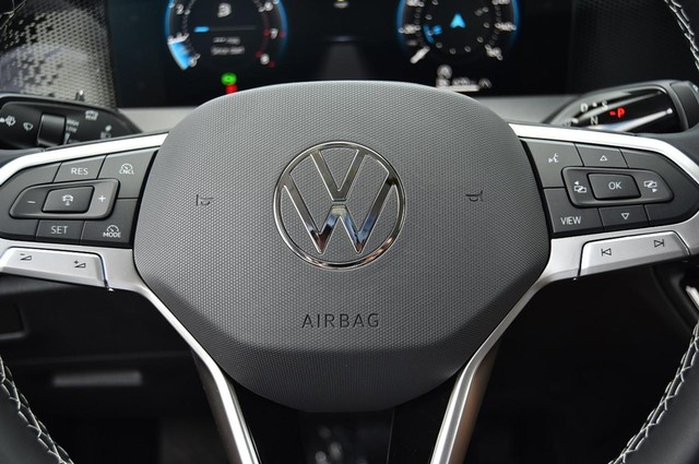 Volkswagen Tiguan Vehicle Image 15