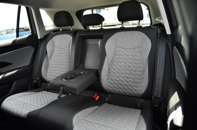 Volkswagen Tiguan Vehicle Image 18