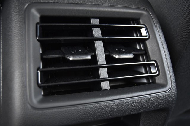 Volkswagen Tiguan Vehicle Image 19