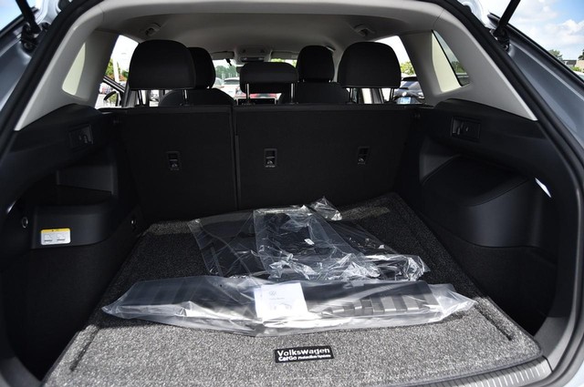 Volkswagen Tiguan Vehicle Image 21