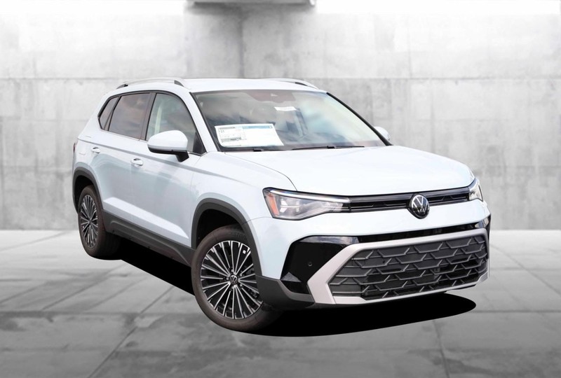 Volkswagen Taos Vehicle Image 02