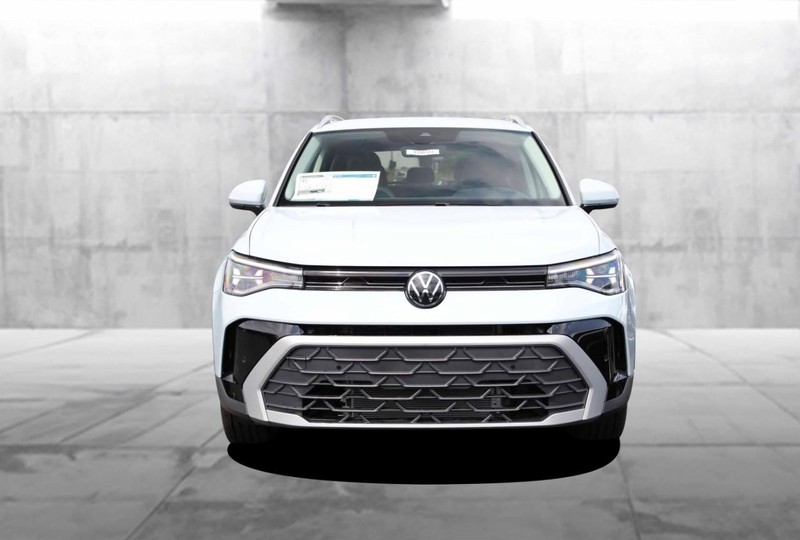 Volkswagen Taos Vehicle Image 03