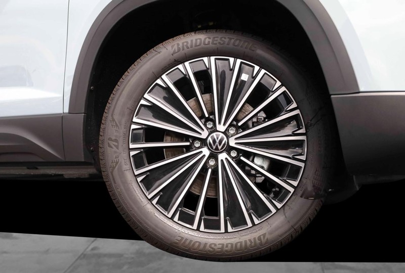 Volkswagen Taos Vehicle Image 04