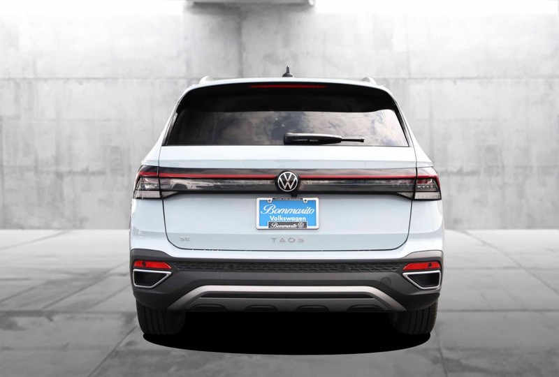 Volkswagen Taos Vehicle Image 06