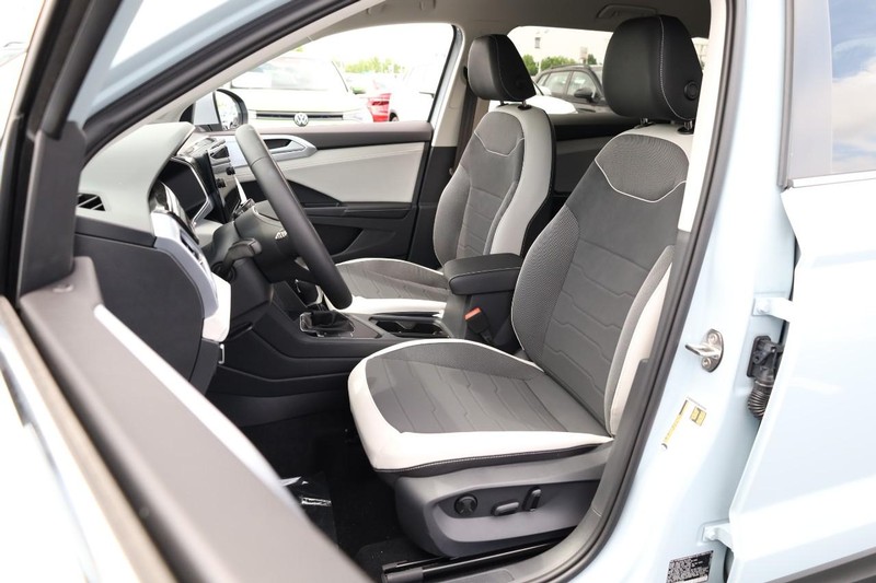 Volkswagen Taos Vehicle Image 10
