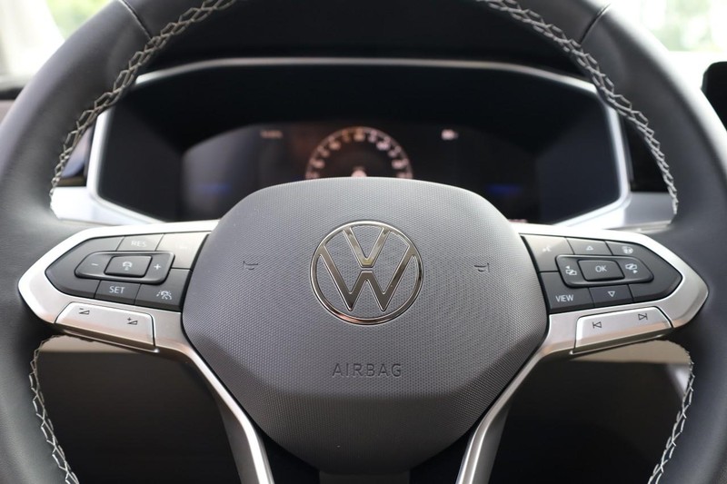 Volkswagen Taos Vehicle Image 11