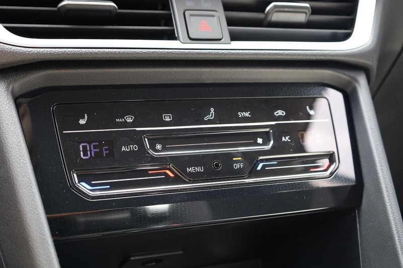 Volkswagen Taos Vehicle Image 16