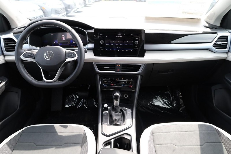Volkswagen Taos Vehicle Image 25