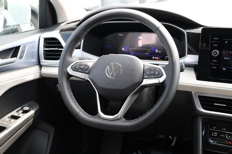 Volkswagen Taos Vehicle Image 26