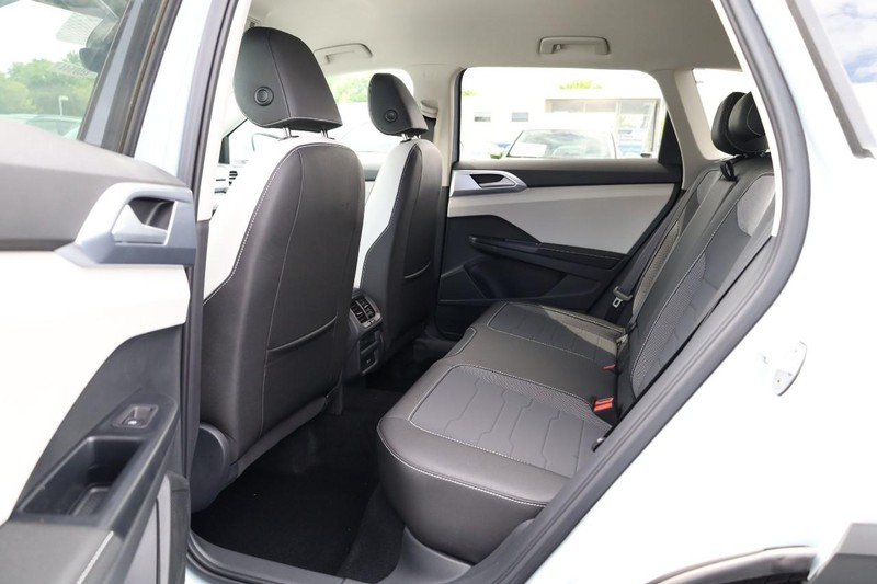 Volkswagen Taos Vehicle Image 23
