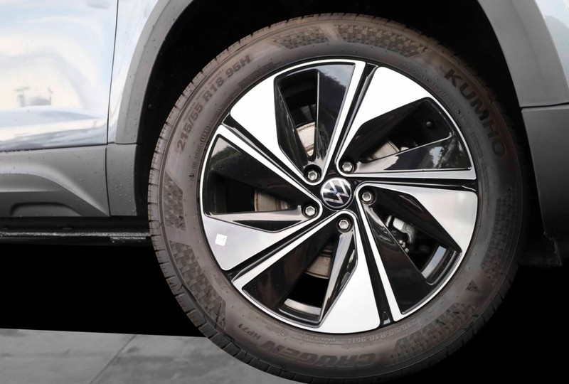 Volkswagen Taos Vehicle Image 03
