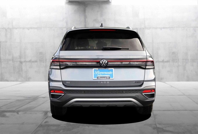 Volkswagen Taos Vehicle Image 06