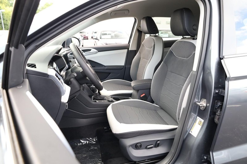 Volkswagen Taos Vehicle Image 10