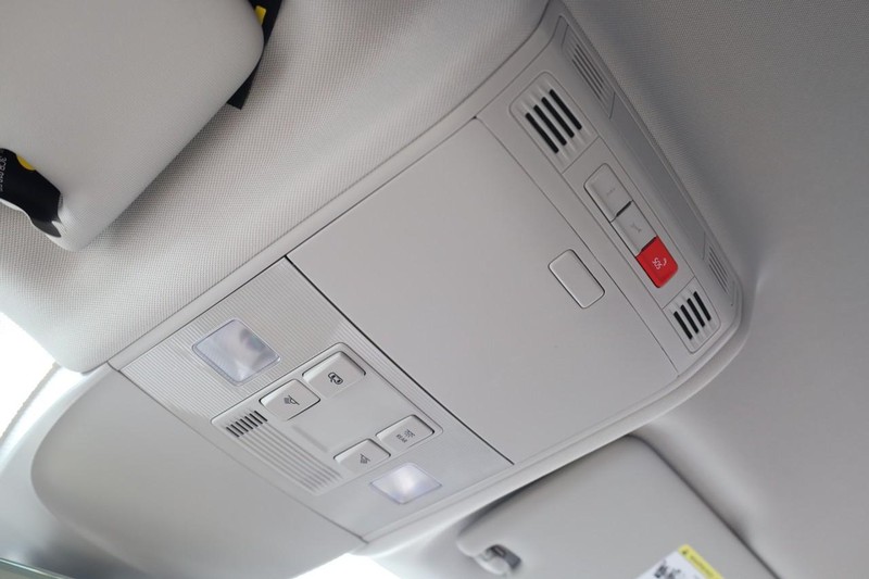 Volkswagen Taos Vehicle Image 19