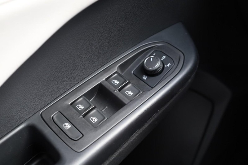 Volkswagen Taos Vehicle Image 20
