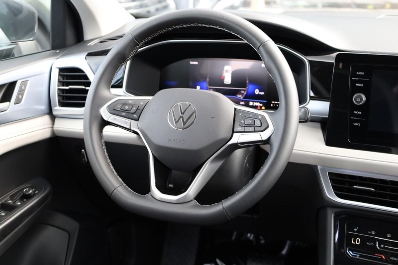 Volkswagen Taos Vehicle Image 26