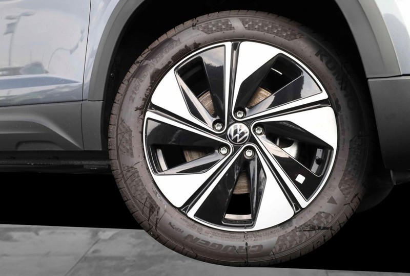 Volkswagen Taos Vehicle Image 03