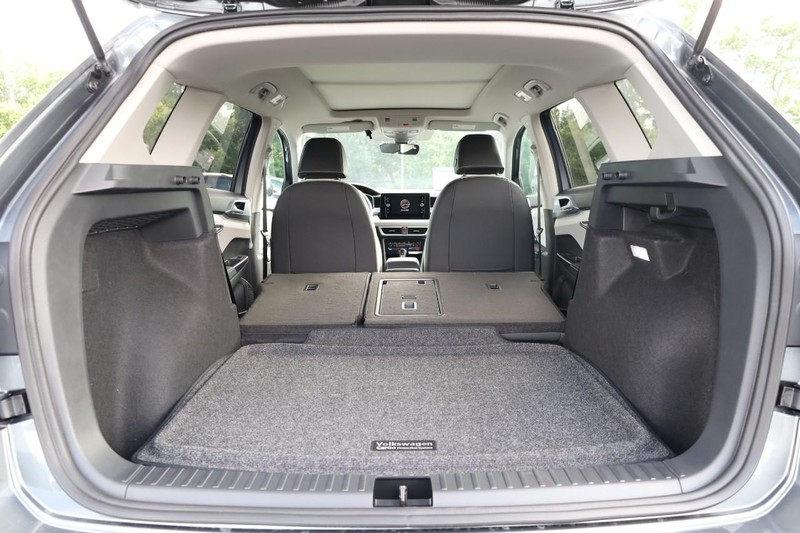 Volkswagen Taos Vehicle Image 09