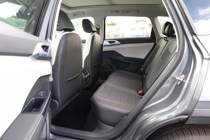 Volkswagen Taos Vehicle Image 22
