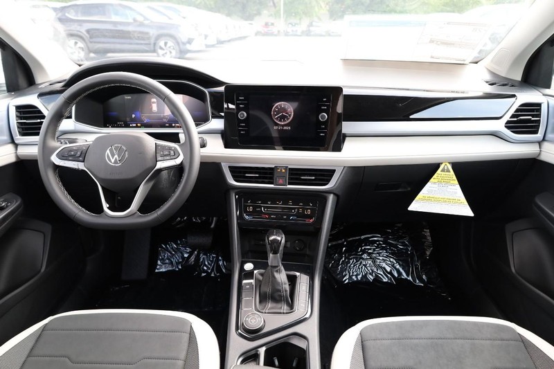 Volkswagen Taos Vehicle Image 24