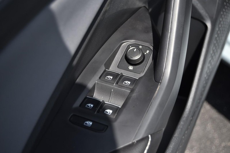 Volkswagen Jetta Vehicle Image 08