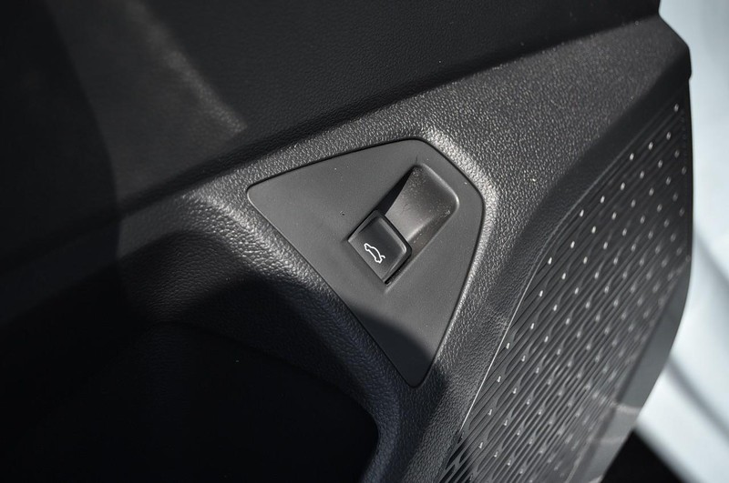 Volkswagen Jetta Vehicle Image 09
