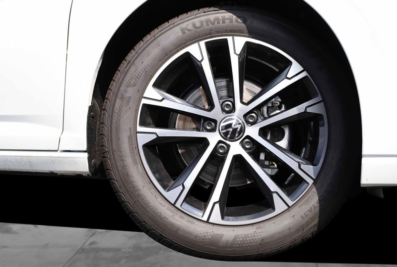 Volkswagen Jetta Vehicle Image 03