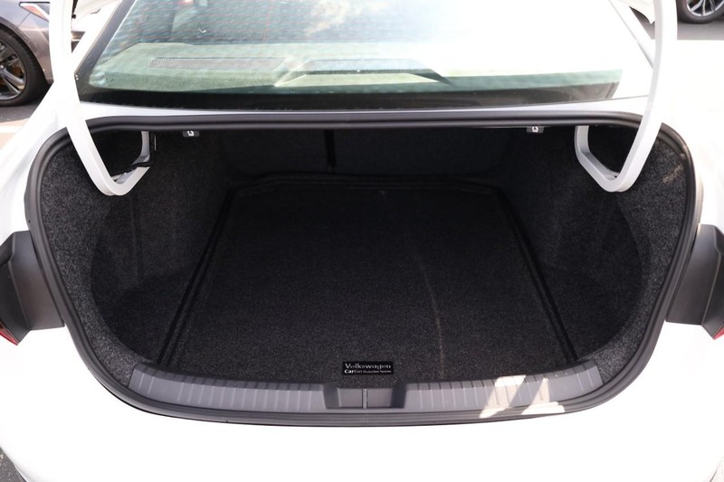 Volkswagen Jetta Vehicle Image 07