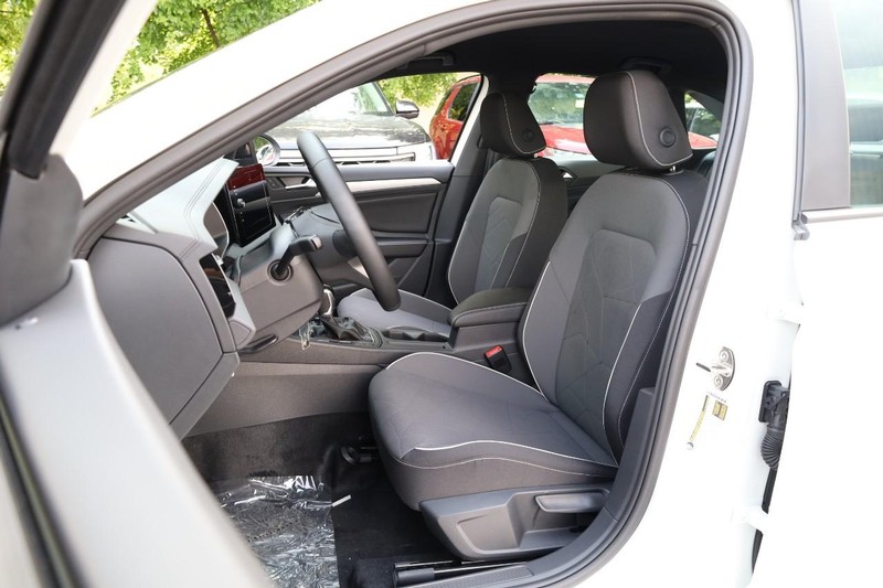 Volkswagen Jetta Vehicle Image 08