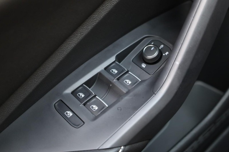 Volkswagen Jetta Vehicle Image 18