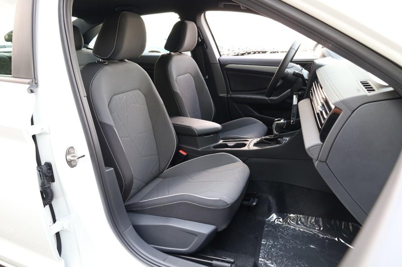 Volkswagen Jetta Vehicle Image 24