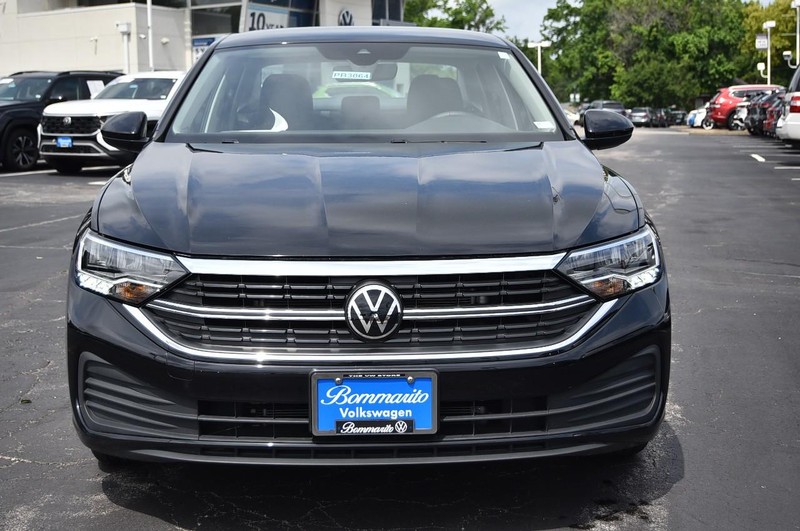 Volkswagen Jetta Vehicle Image 04