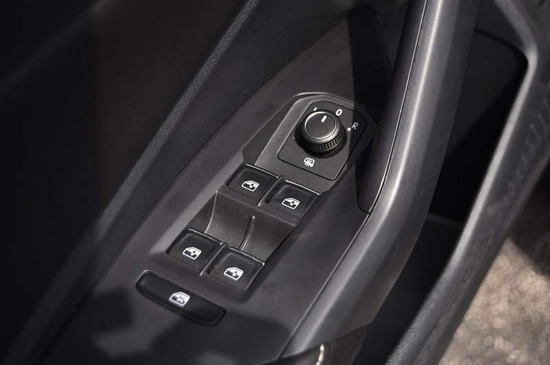 Volkswagen Jetta Vehicle Image 08