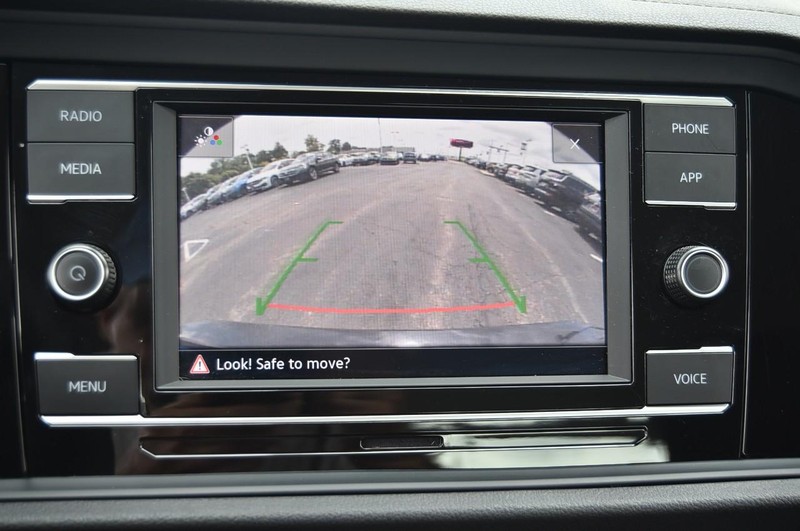 Volkswagen Jetta Vehicle Image 13