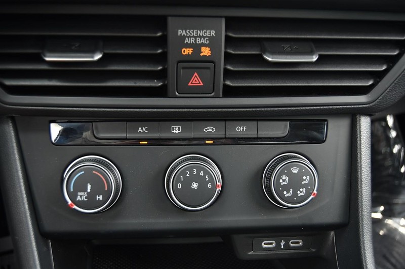 Volkswagen Jetta Vehicle Image 15